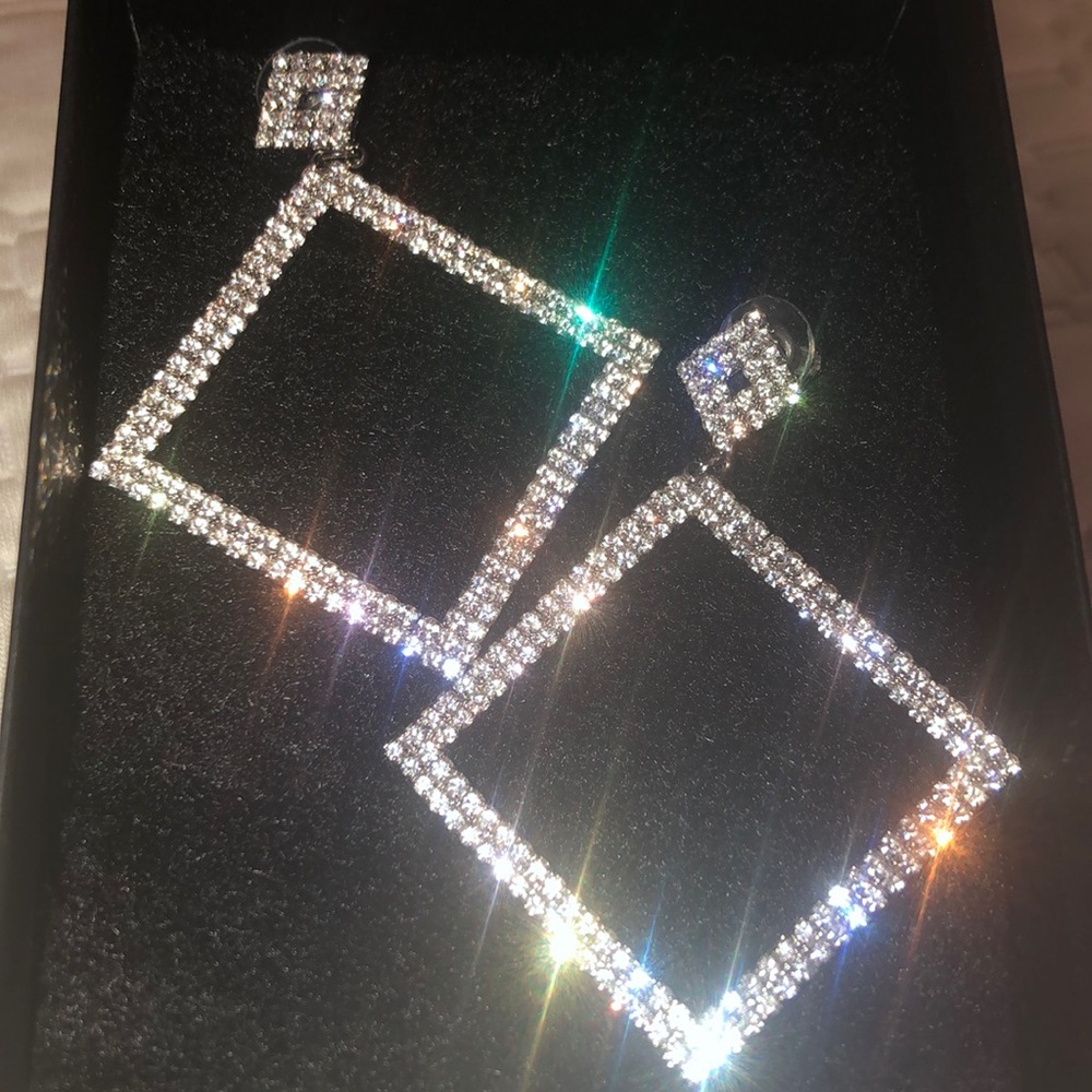Claire’s Women’s rhinestone earrings